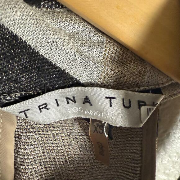 Trina Turk Jocular Geometric Chevron Silver Metallic Mock Neck Sleeveless Top XS - Picture 15 of 15